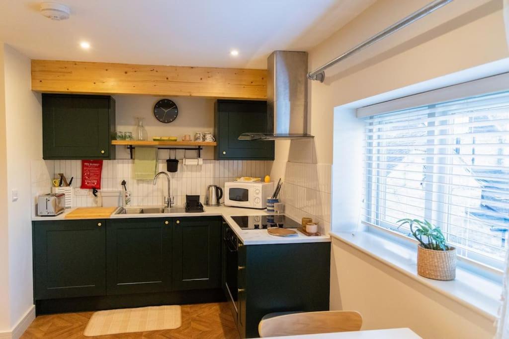 Amarelo Apartment, Central Charlbury, 1 Super King Bed 外观 照片