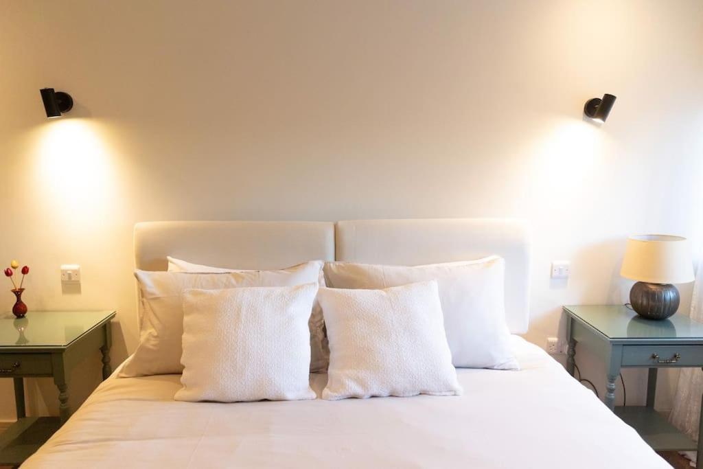 Amarelo Apartment, Central Charlbury, 1 Super King Bed 外观 照片