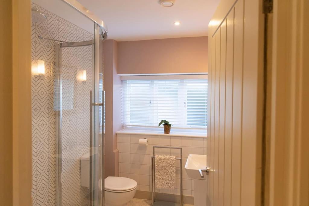 Amarelo Apartment, Central Charlbury, 1 Super King Bed 外观 照片