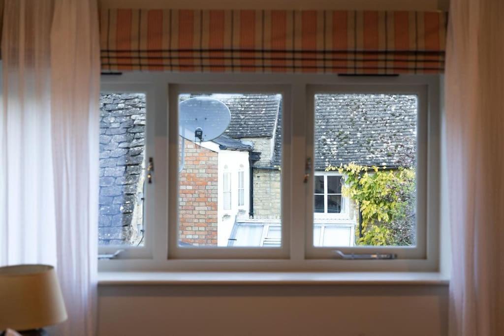 Amarelo Apartment, Central Charlbury, 1 Super King Bed 外观 照片
