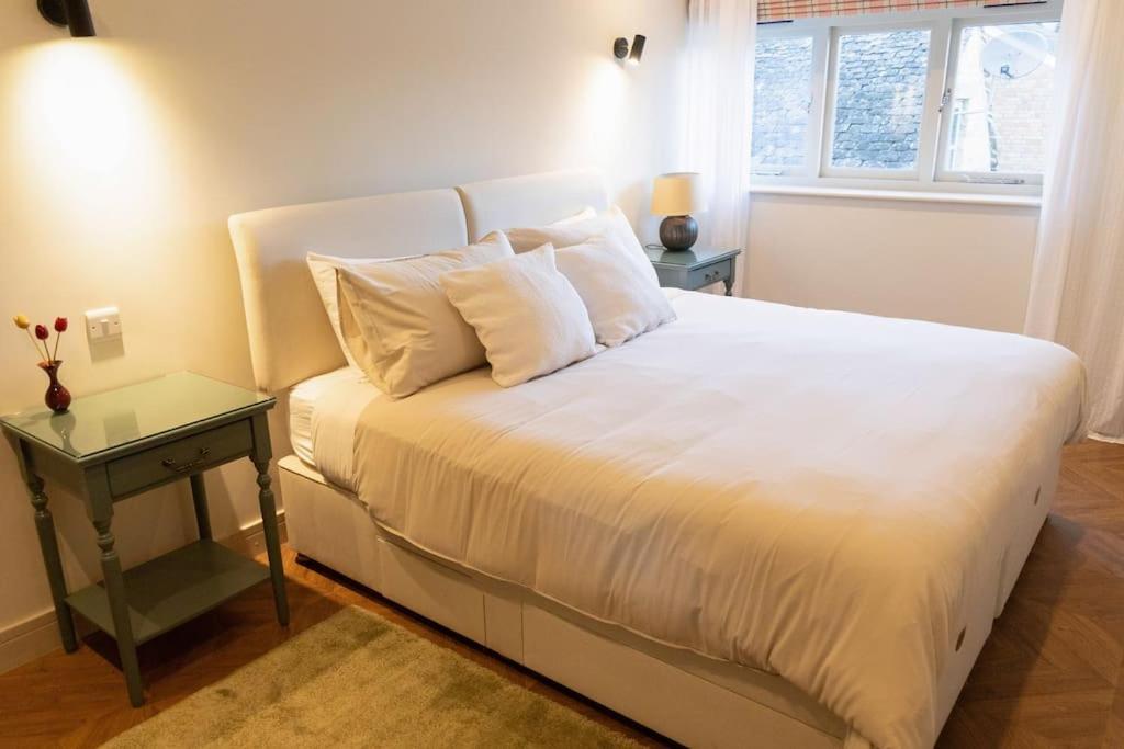 Amarelo Apartment, Central Charlbury, 1 Super King Bed 外观 照片