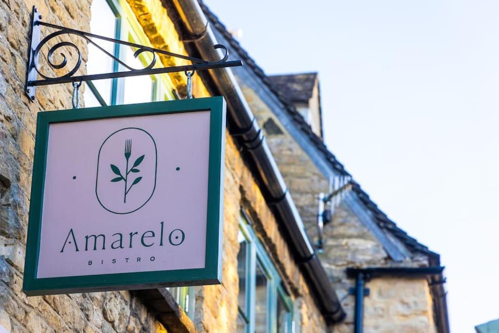 Amarelo Apartment, Central Charlbury, 1 Super King Bed 外观 照片
