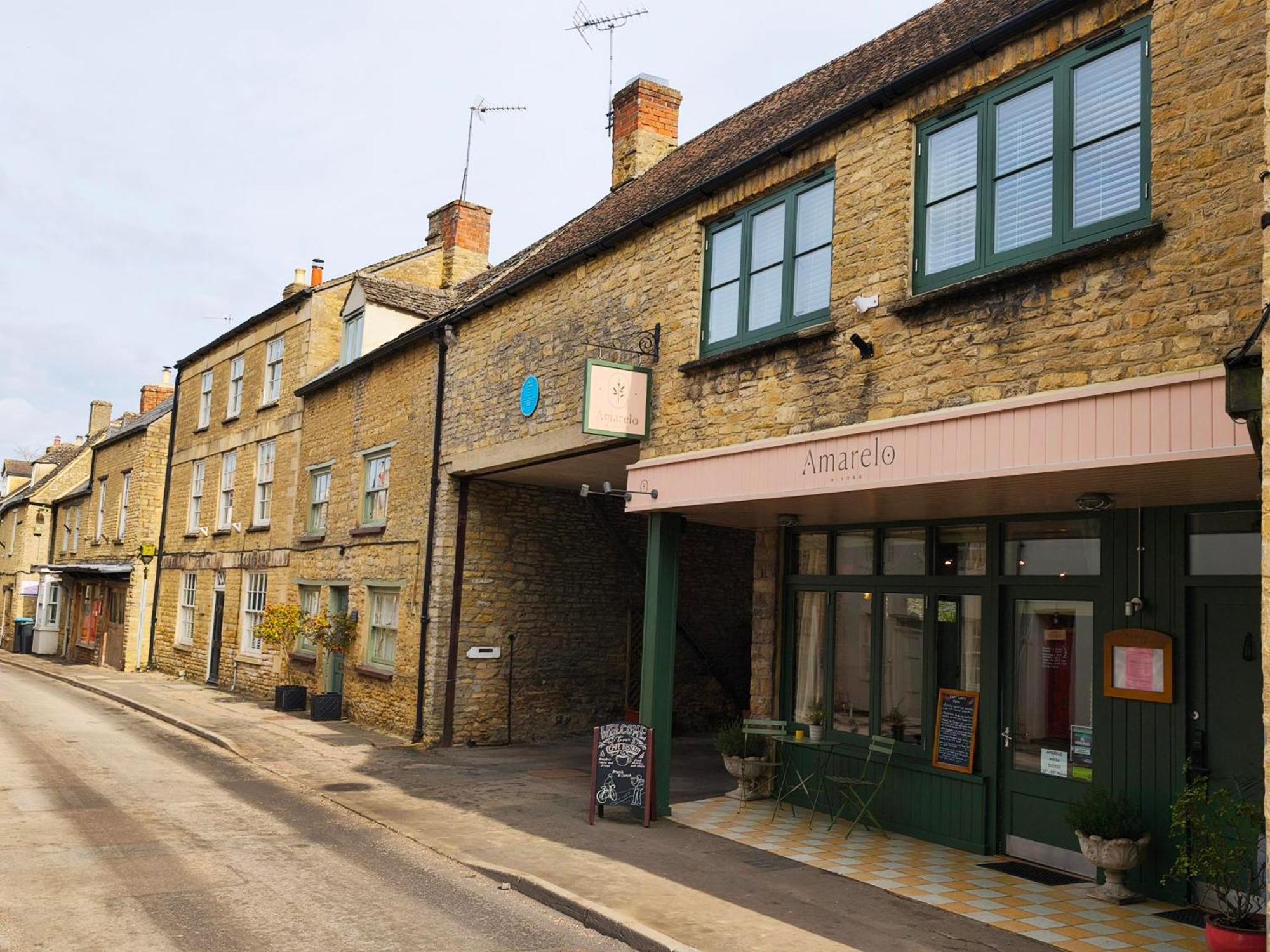 Amarelo Apartment, Central Charlbury, 1 Super King Bed 外观 照片